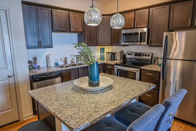 Cocina de la suite para residentes en Belle Meade Apartments en Wilmington, NC - Belle Meade