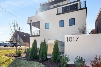 Building Photo - 1017 12th Ave S