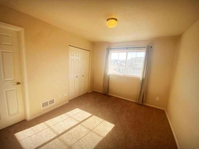 Building Photo - Lovely 4 Bedroom, 3.5 Bath, 2 Car Garage H...