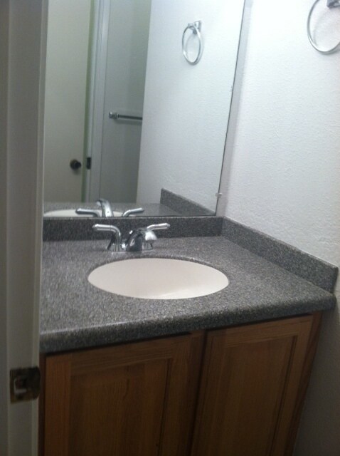 Building Photo - 3/1.5 condo for rent! 3504 Larchmont Squar...