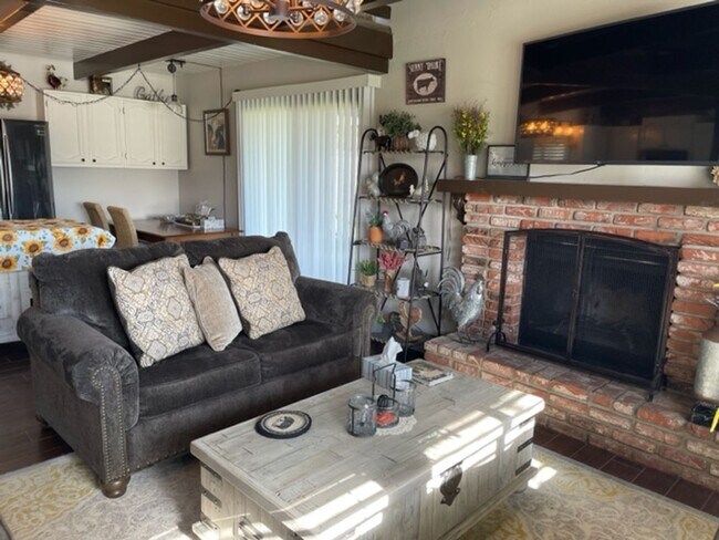 Foto del edificio - 24441 Oak Tree Court