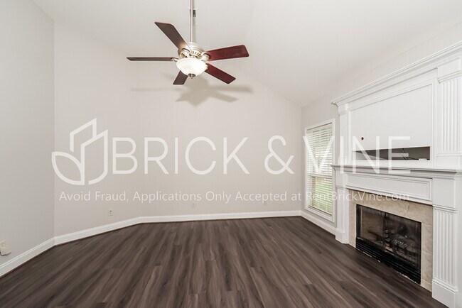 Building Photo - 45 Camellia Ln