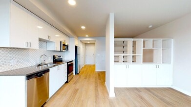 Building Photo - 1600 Dexter Ave N