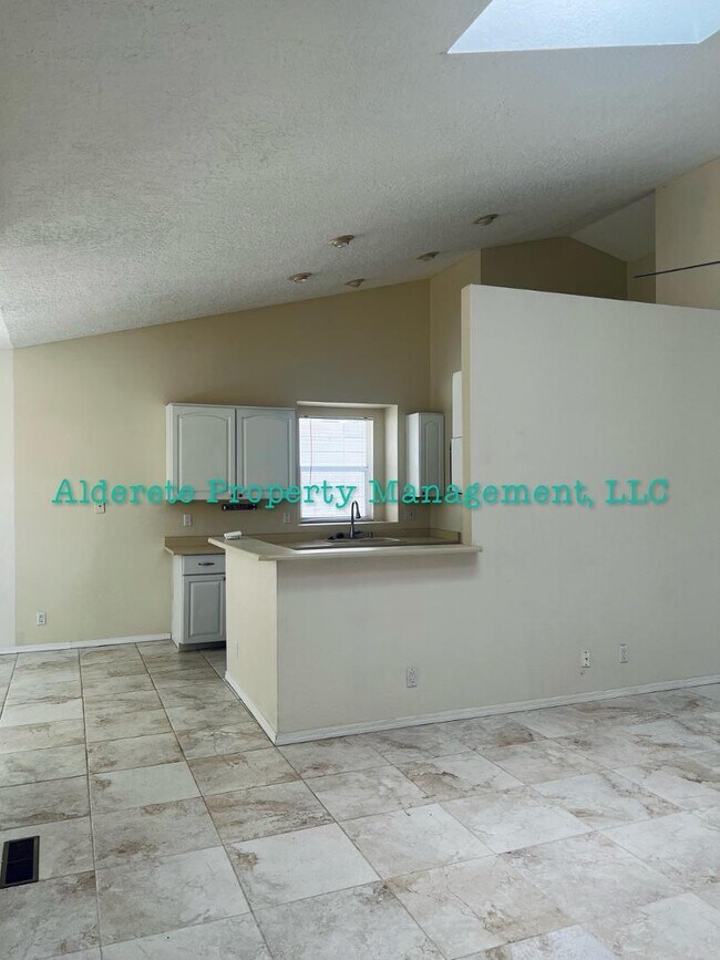 Building Photo - 1511 Mimbres Canyon Pl NE