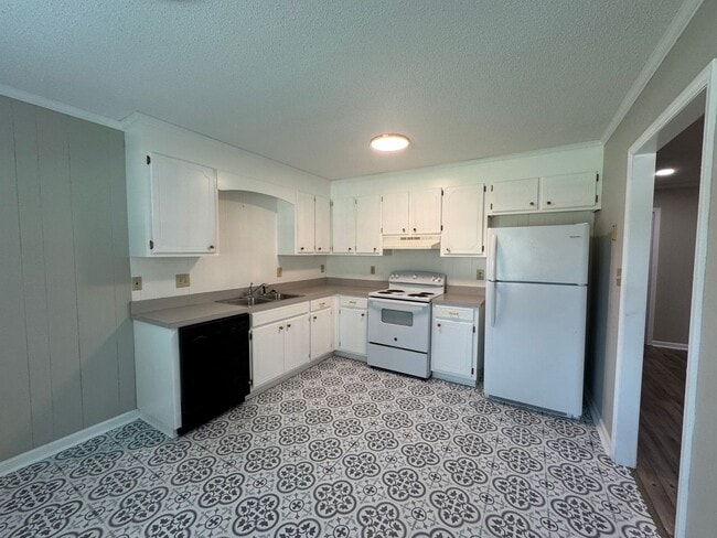 Building Photo - 313 E Washington Ave