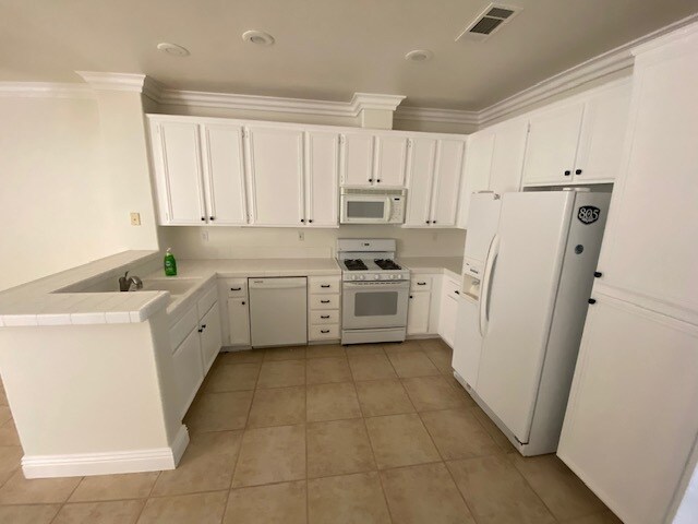 Building Photo - 3334 E Chiddingstone Ln