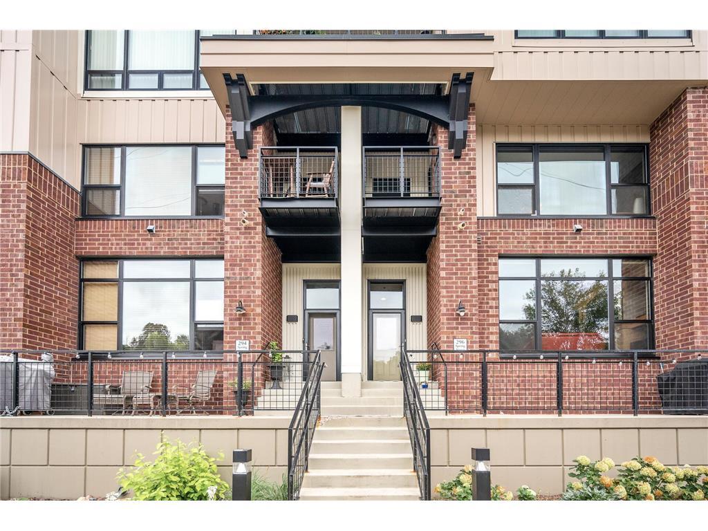 Primary Photo - 296 Spring St