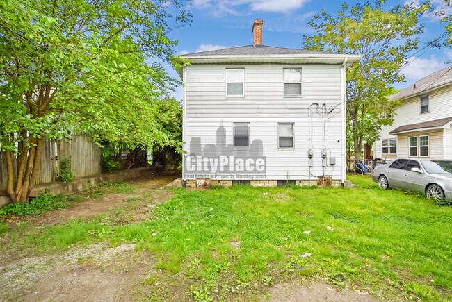 Photo - 925 N Gladstone Ave House