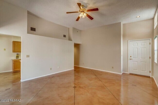 Foto del edificio - 6112 N Reliance Dr