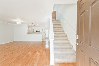 Building Photo - 738 Redwing Pl Dr