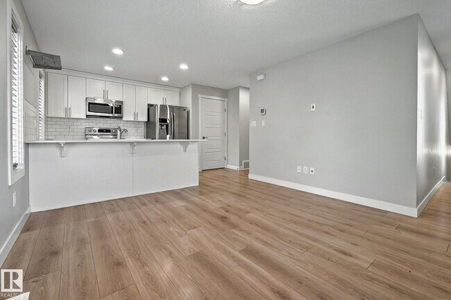 Photo du bâtiment - 1530 Tamarack Blvd NW