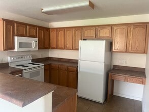 Building Photo - 612 River View Dr