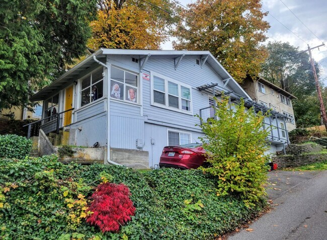 Foto del edificio - Pre-leasing for June! - 6 bed/3 bath Near Campus