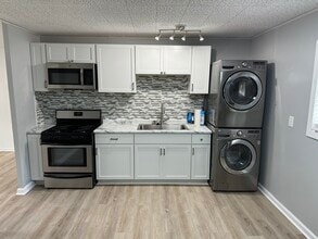 Building Photo - 3830 Arquette Dr