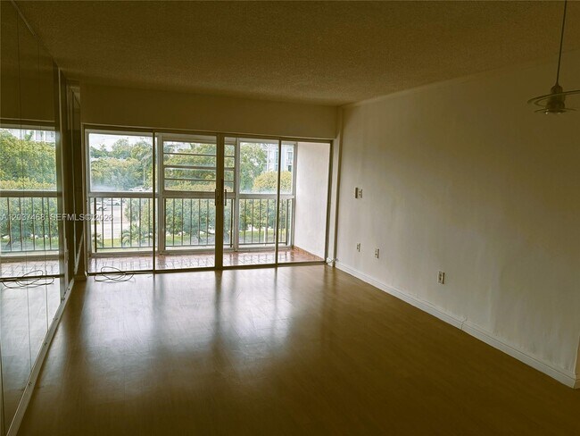 Building Photo - 8775 Park Blvd