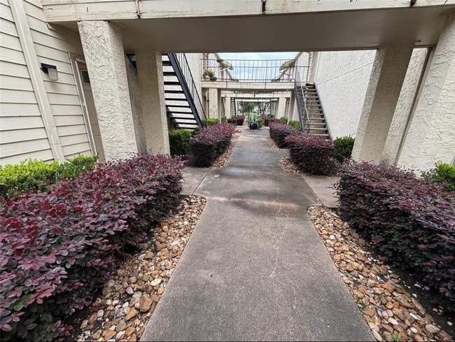 Building Photo - 10075 Westpark Dr