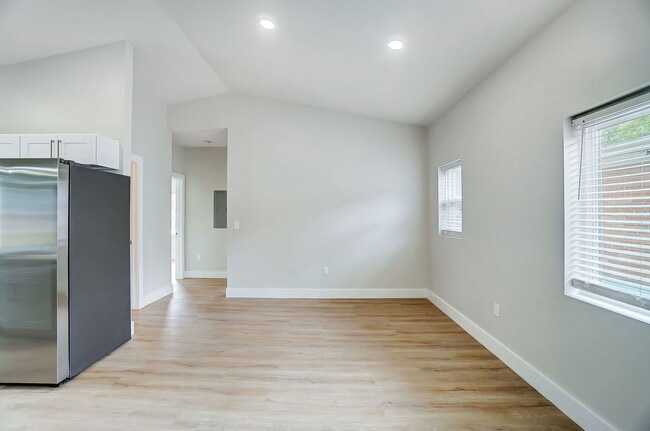 Building Photo - 3719 Kirkup Ave