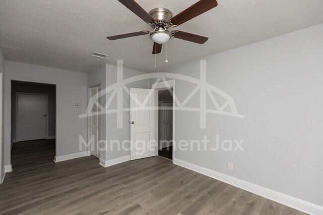 Building Photo - 5736 Teeler Ave