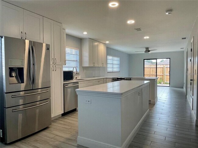 Building Photo - 2334 Bahamas Ct