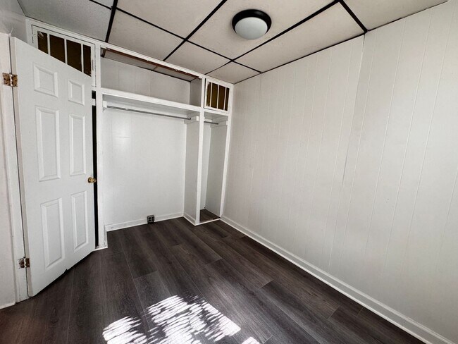 Building Photo - 210 N Avondale St