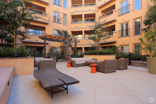 Building Photo - Playa Del Oro