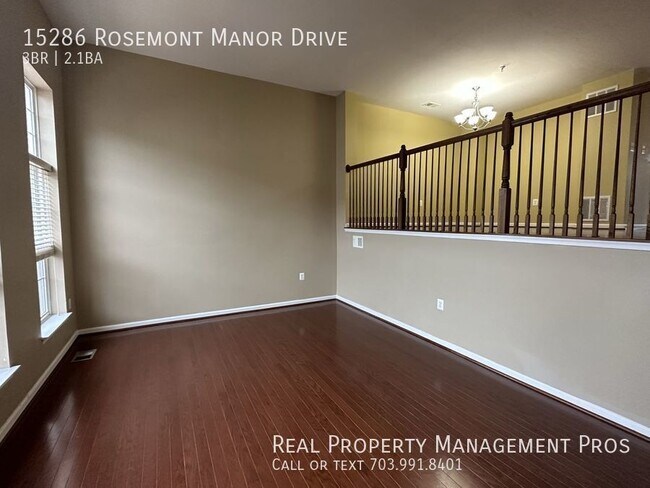 Building Photo - Qualify for a zero deposit? Convenient to ...