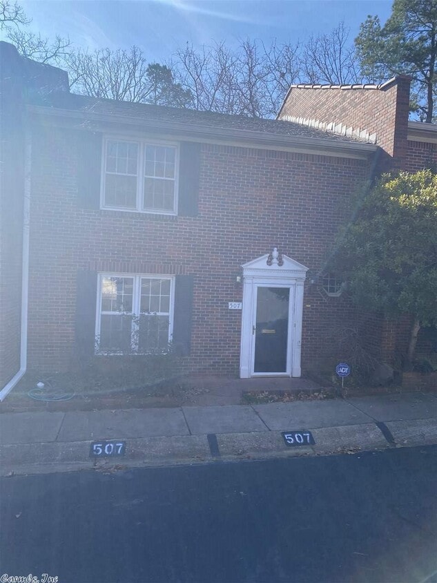 Primary Photo - 507 Cambridge Pl Dr