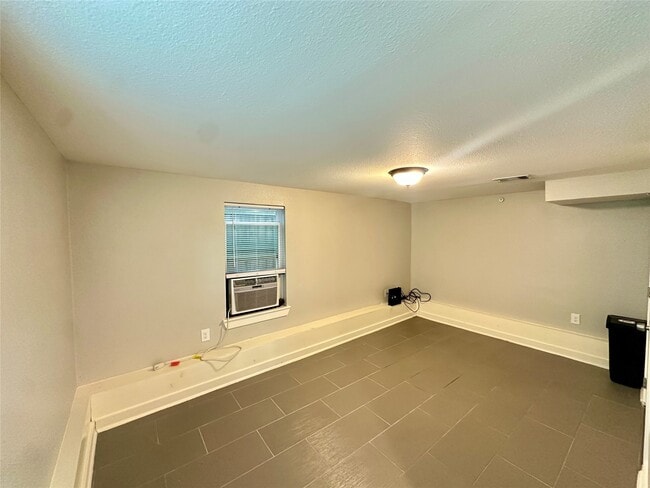 Building Photo - 1304 Ave N Ursuline St