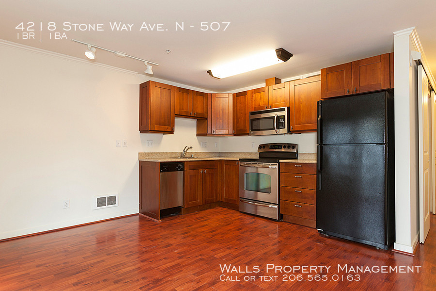 Primary Photo - Howard Park Apartments - 507