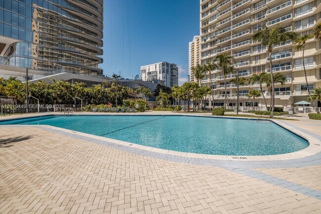 Building Photo - 2451 Brickell Ave