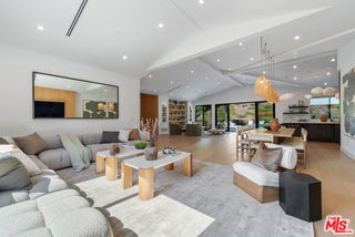 Foto del edificio - 20226 Lorenzana Dr