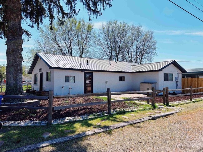 Building Photo - 800 S 3rd W St