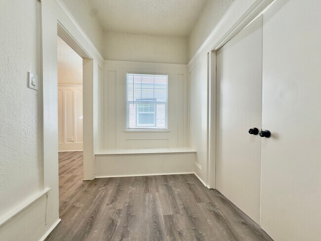 Foto del edificio - 3641 West St