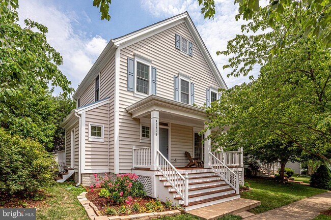 Building Photo - 42874 Redfield St