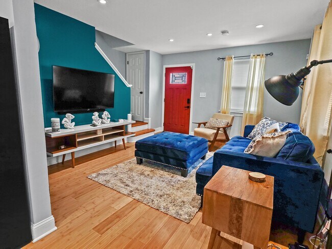 Building Photo - 636 Burns St SE