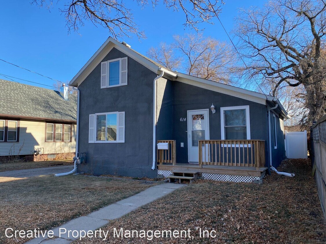 Primary Photo - 2 br, 1.5 bath House - 614 1st St NW
