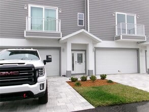 Building Photo - 5732 Biscayne Ct