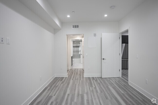 1BR, 1BA-767 SF - The Luxe Residential