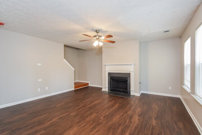 Foto del edificio - 41 Creekmoore Ct