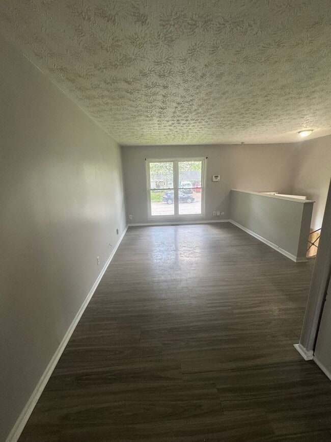 Foto del edificio - 4 Bedroom Split Foyer on East Side