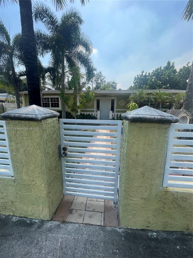 Foto del edificio - 18611 NW 10th Ave