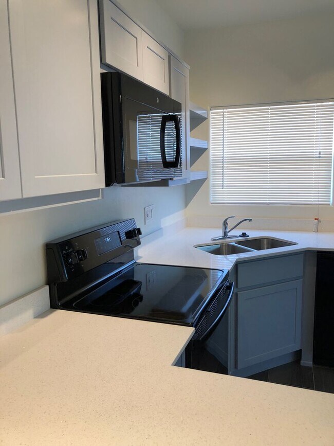Foto del edificio - 716-718 E 8th St