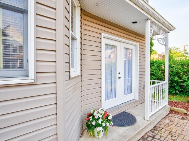 Foto del edificio - 2 Bedroom 1.5 Bath Renovated Condo Downtow...