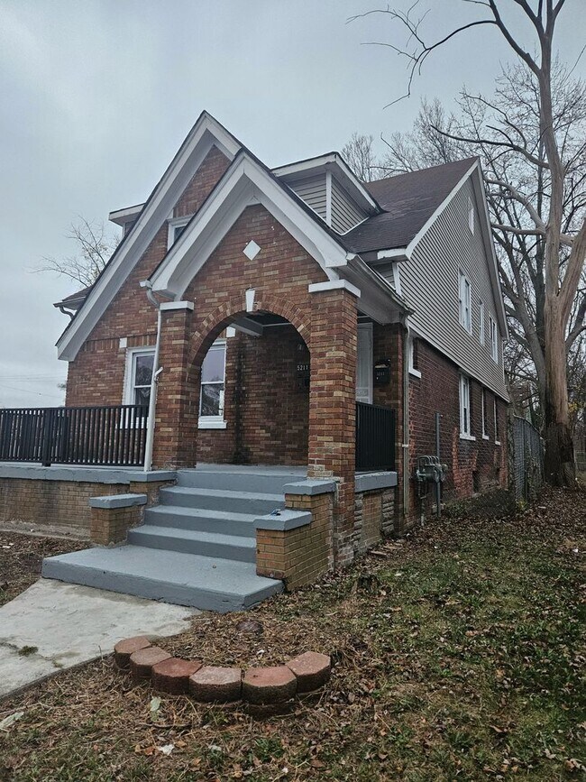 Foto del edificio - 5211 Lakeview St
