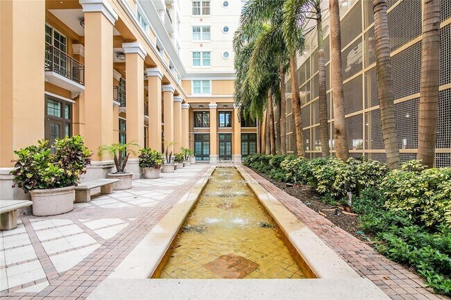Building Photo - 750 N Tamiami Trl