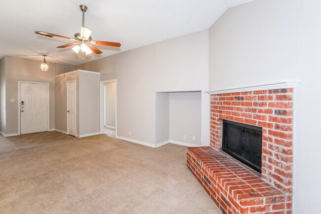 Building Photo - 309 Woodlawn St