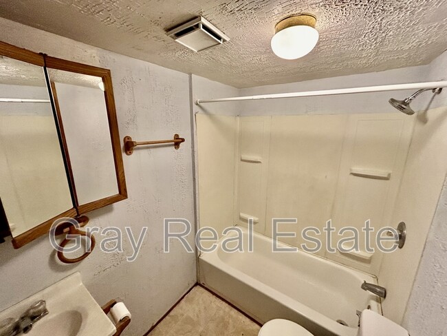 Foto del edificio - 208 E MAIN, APT #2 (BILLS PAID- not includ...