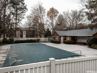 Building Photo - 617 Taylor Ln