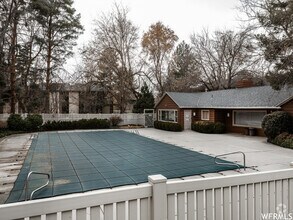 Building Photo - 617 Taylor Ln