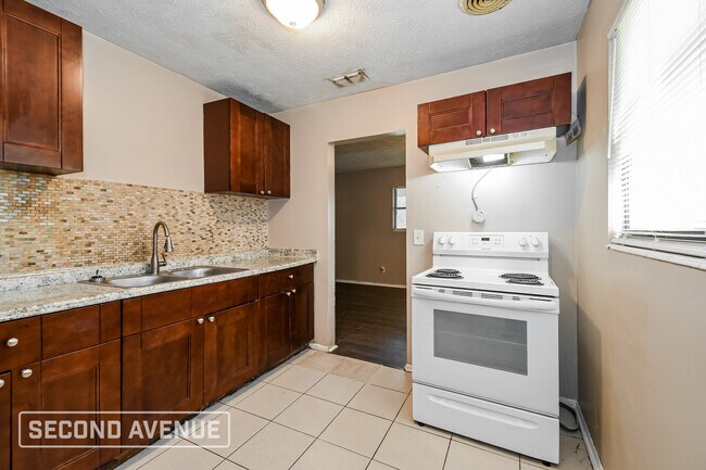 Foto del edificio - 2318 Looking Glass Ln